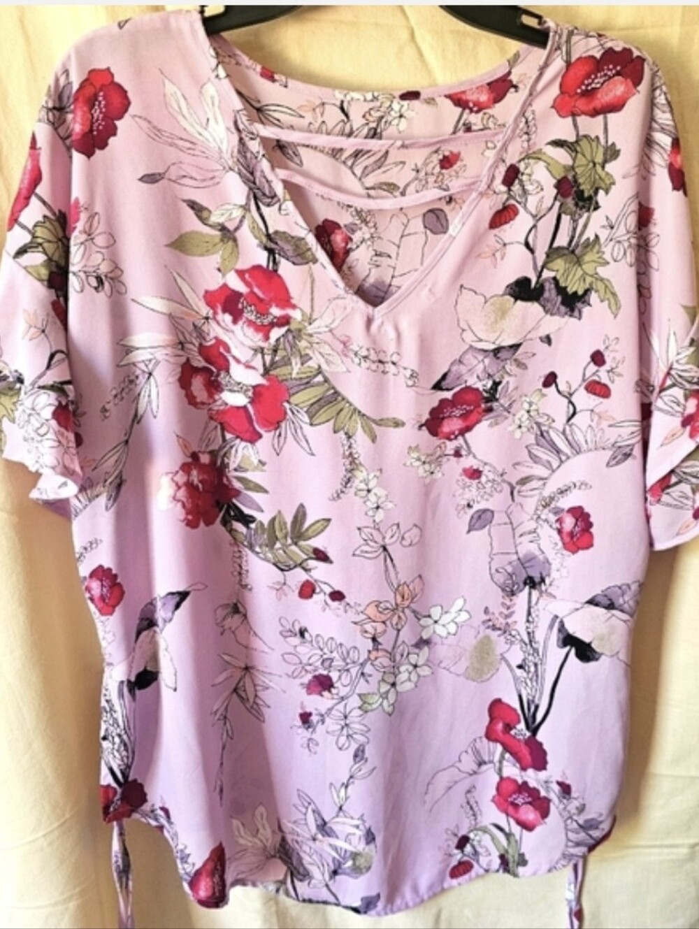 SALE!! Women's Floral V-Neck Short Sleeve Top